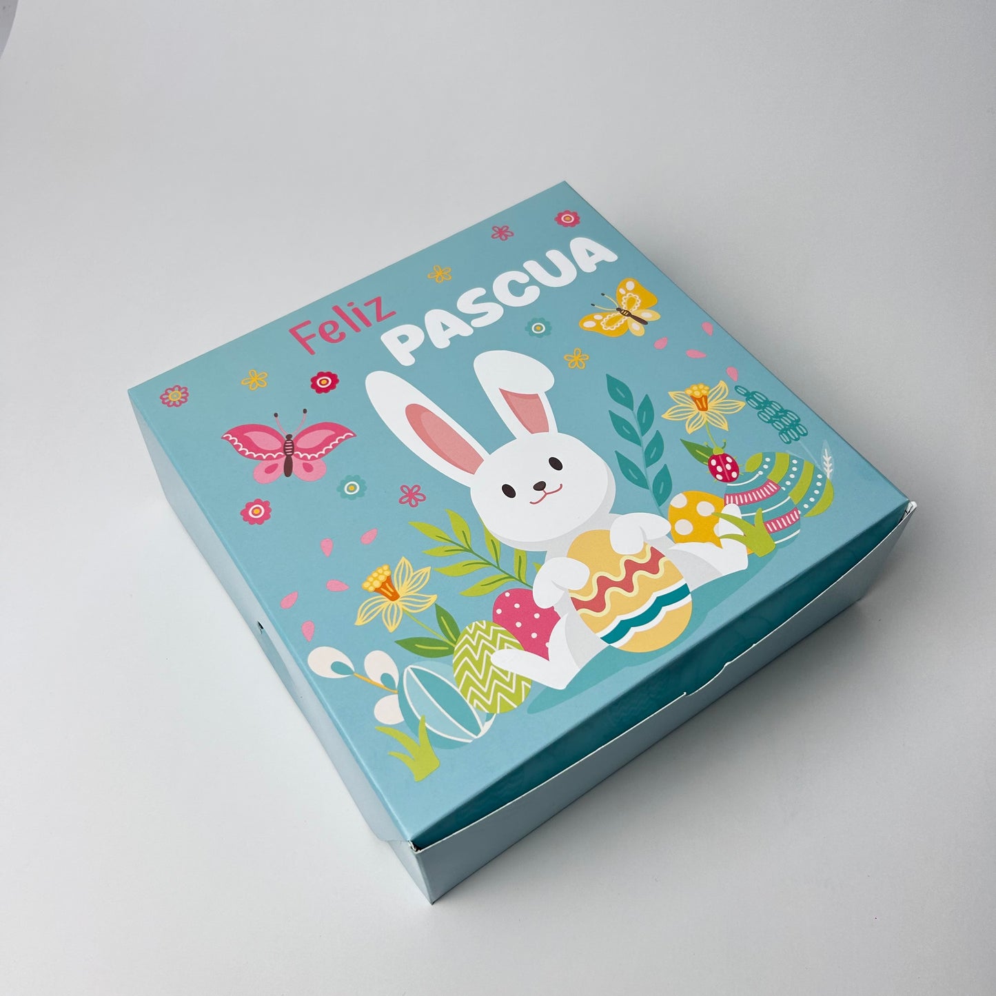 Pack Pascua - 10 cajas de 20x20x7 cm + 10 cunas para huevo de 12 a 15 cm + 10 cucharas de madera