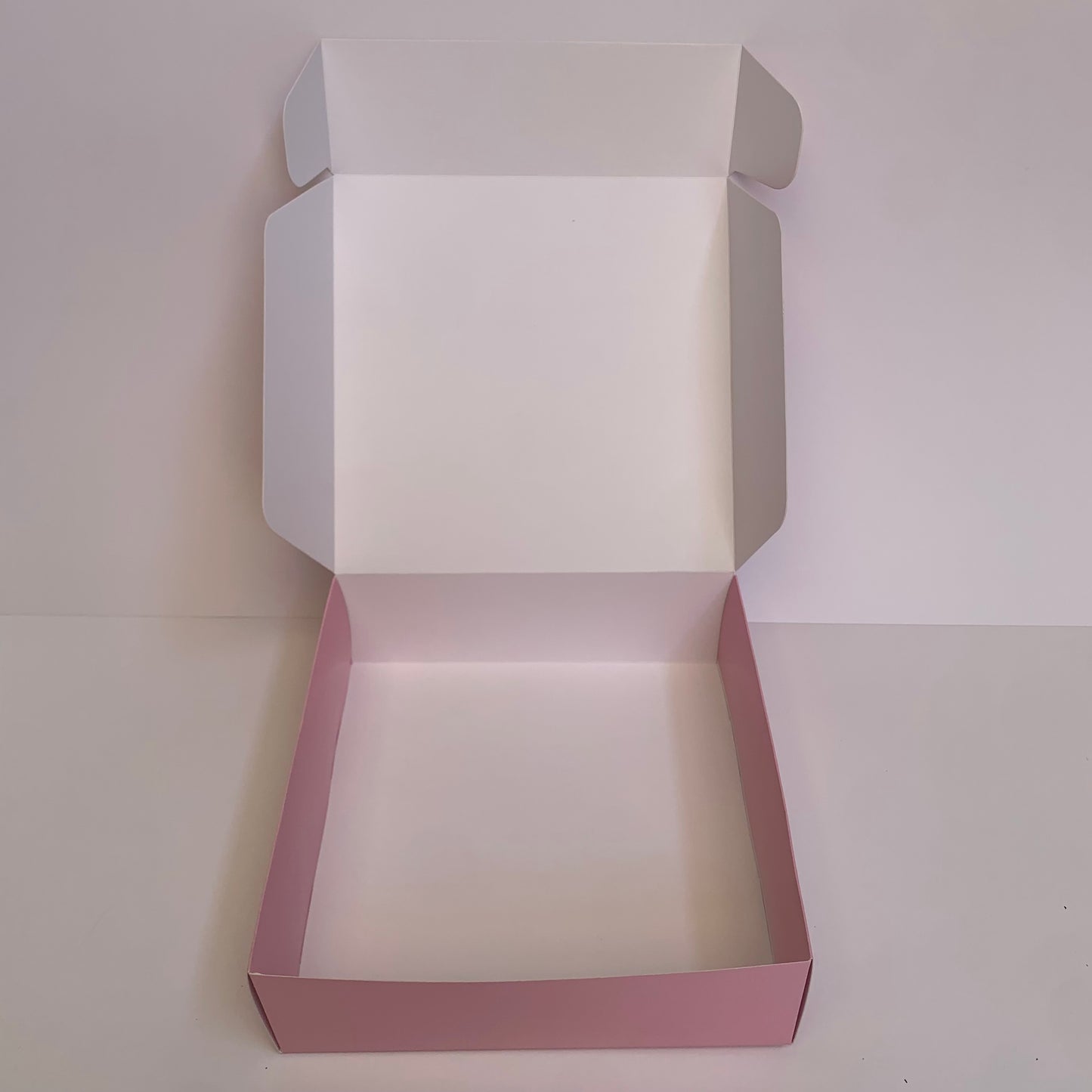 Caja 22x22x7 cm San Valentín c/ folia holográfica