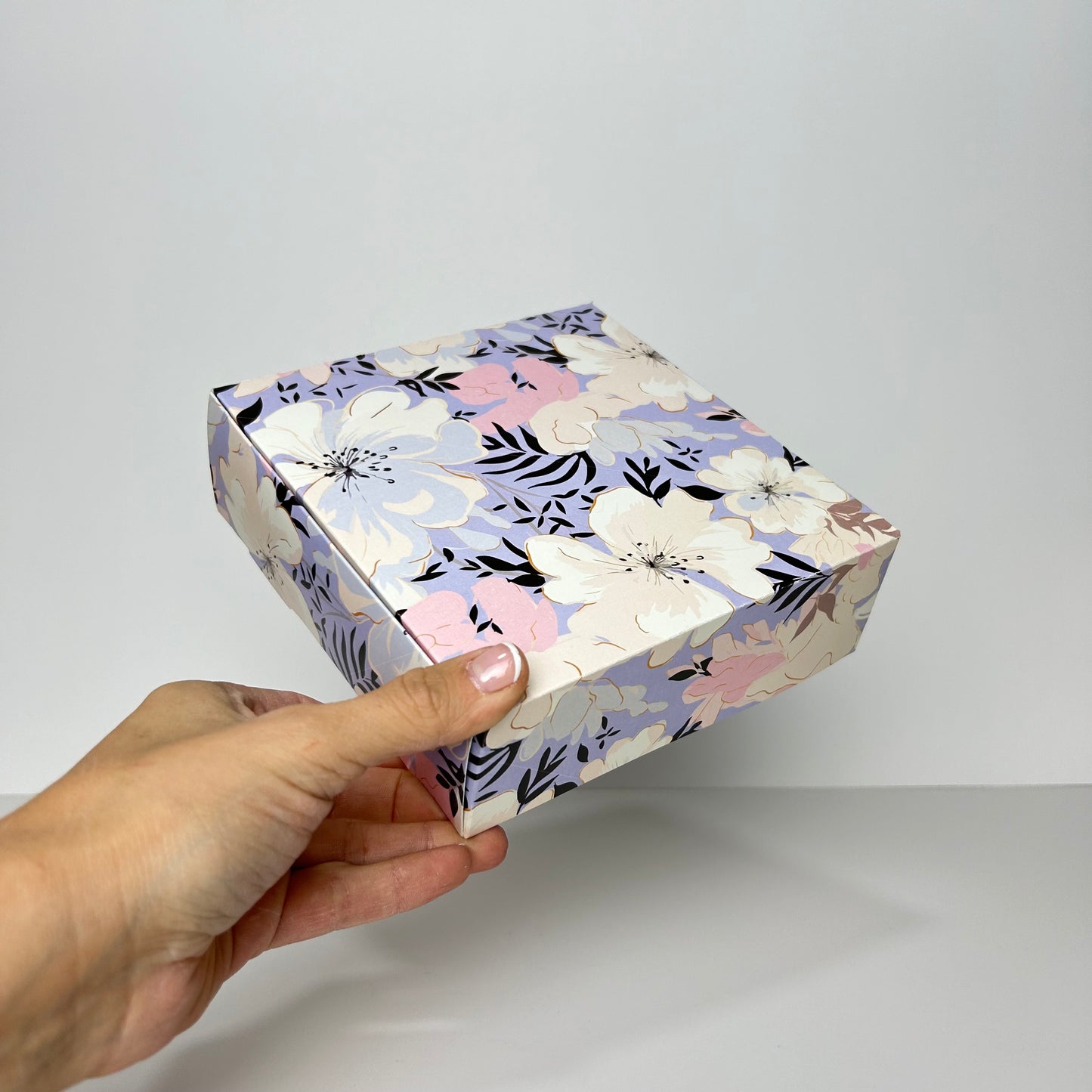 Caja 16x16x5 cm Flores (detalle)