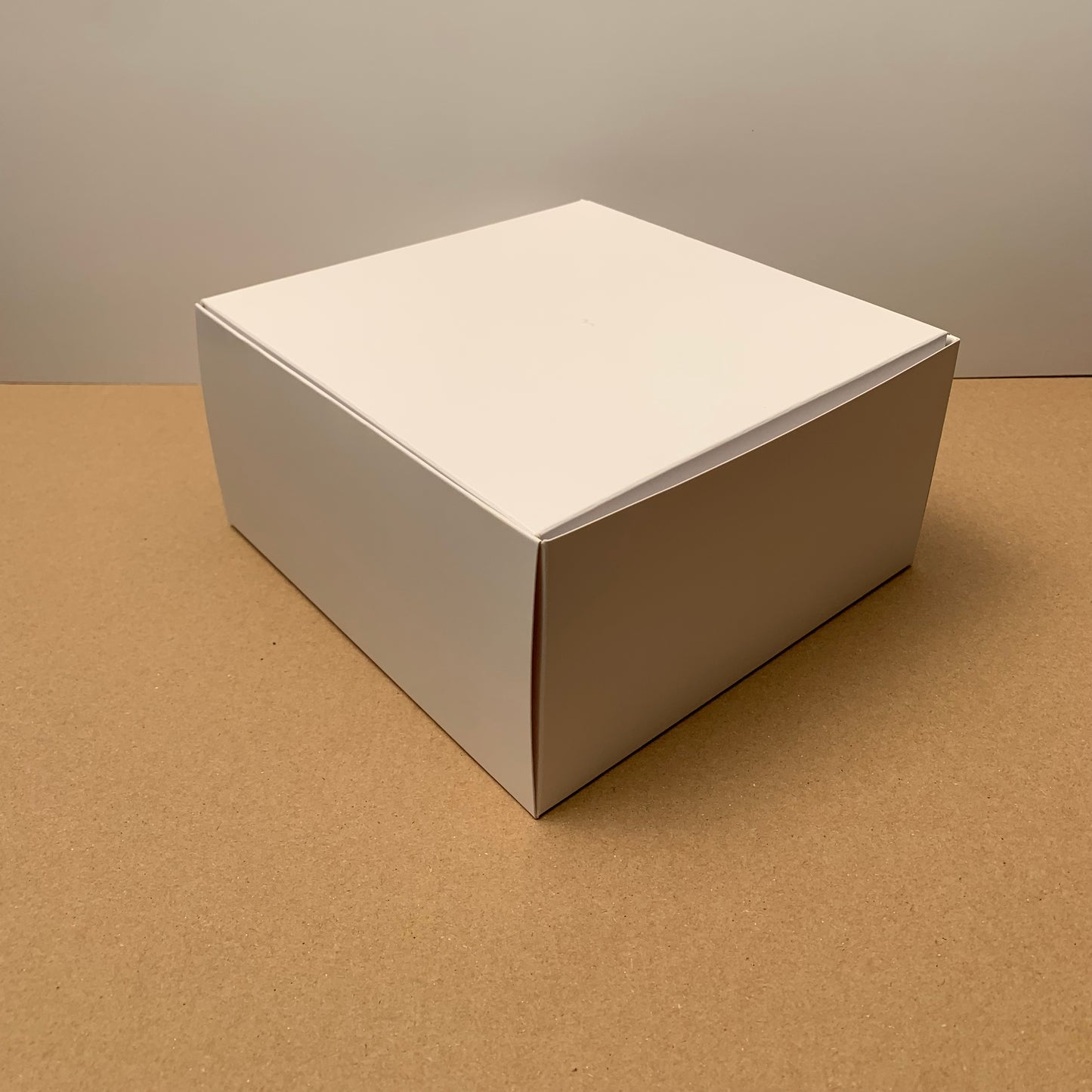 Caja 20x20x10 cm cartulina
