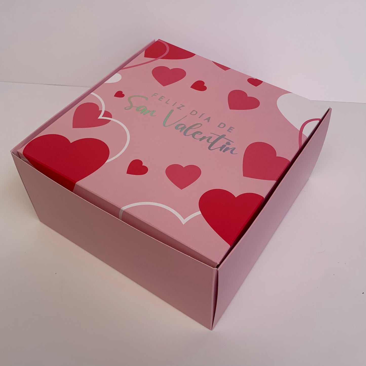 Caja 20x20x10 cm San Valentín c/ folia holográfica