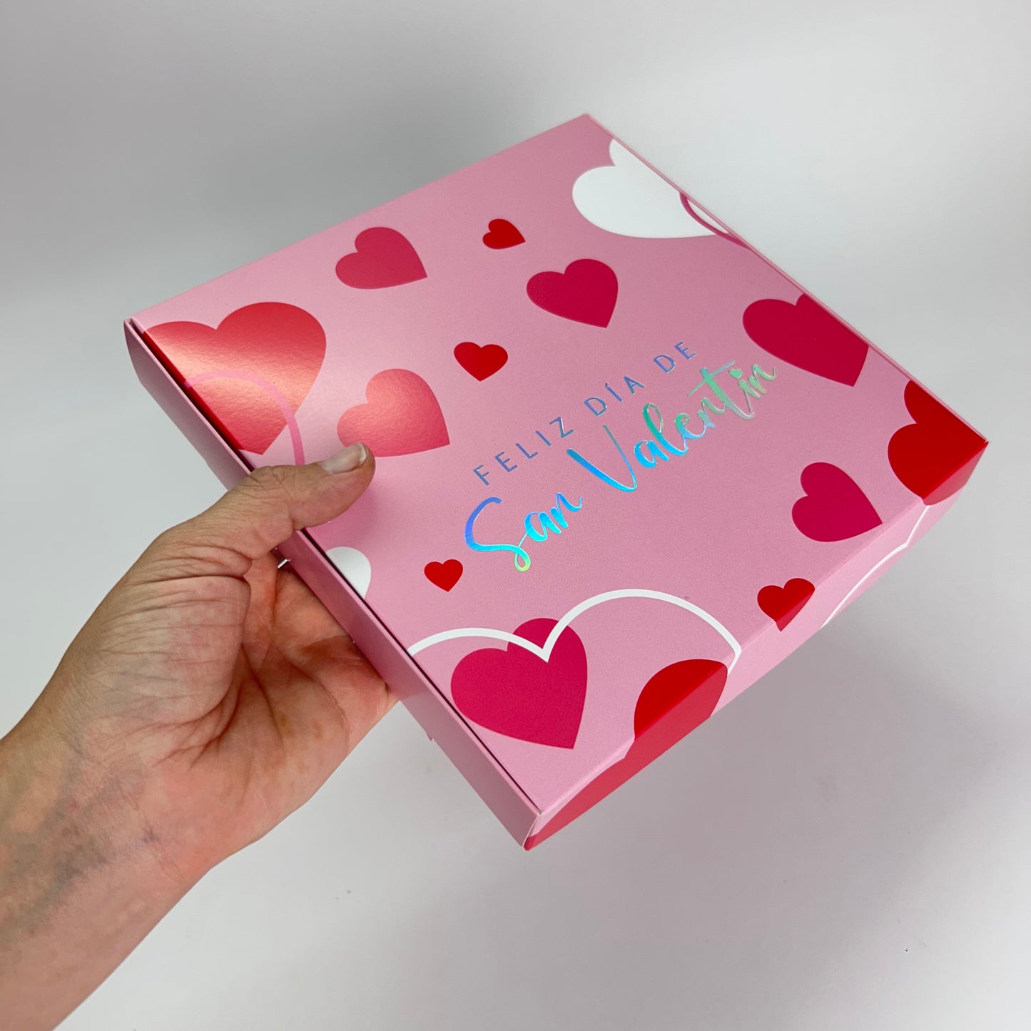 Caja 19x19x3 cm San Valentín c/ folia holográfica