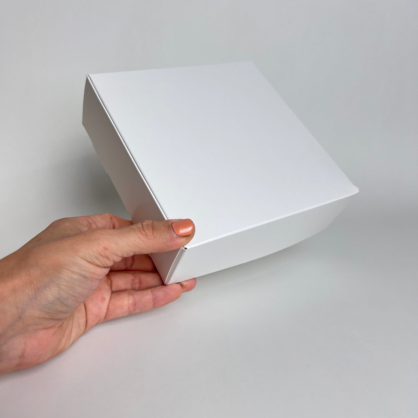 Caja 16x16x5 cm cartulina Blanca x100 unds.