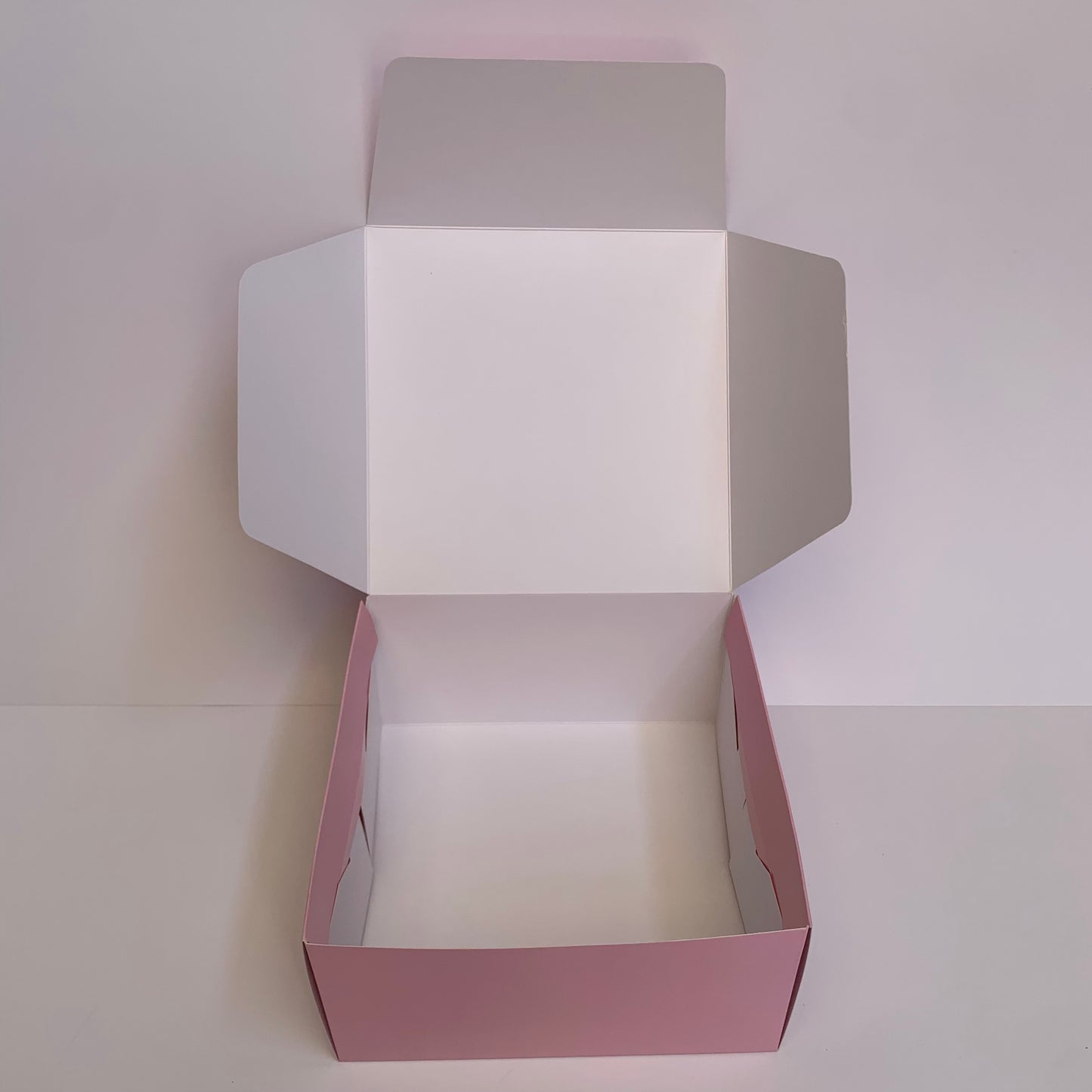Caja 20x20x10 cm San Valentín c/ folia holográfica