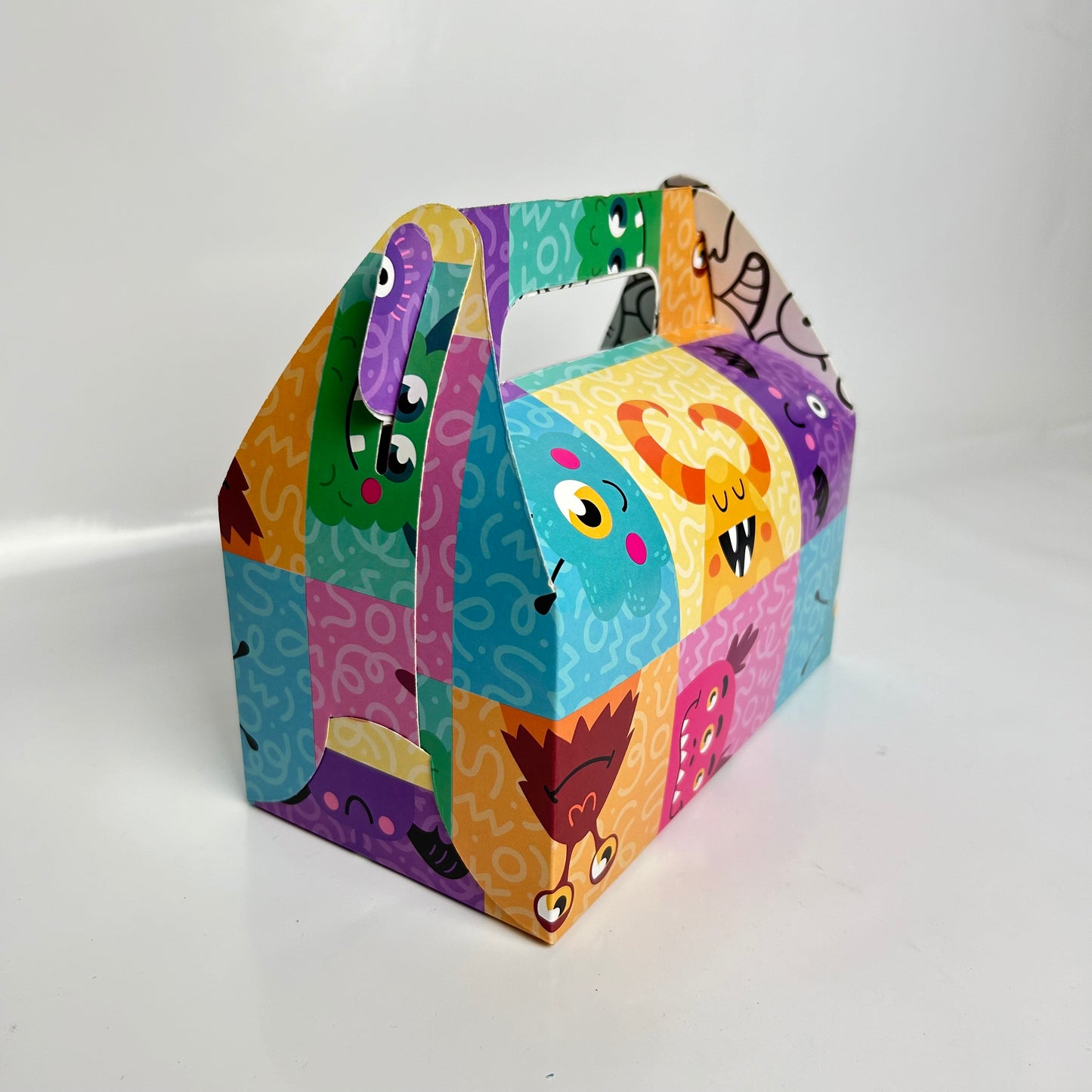 CON DETALLE Caja Lonchera 18x10x9 cm Monstruos DETALLE