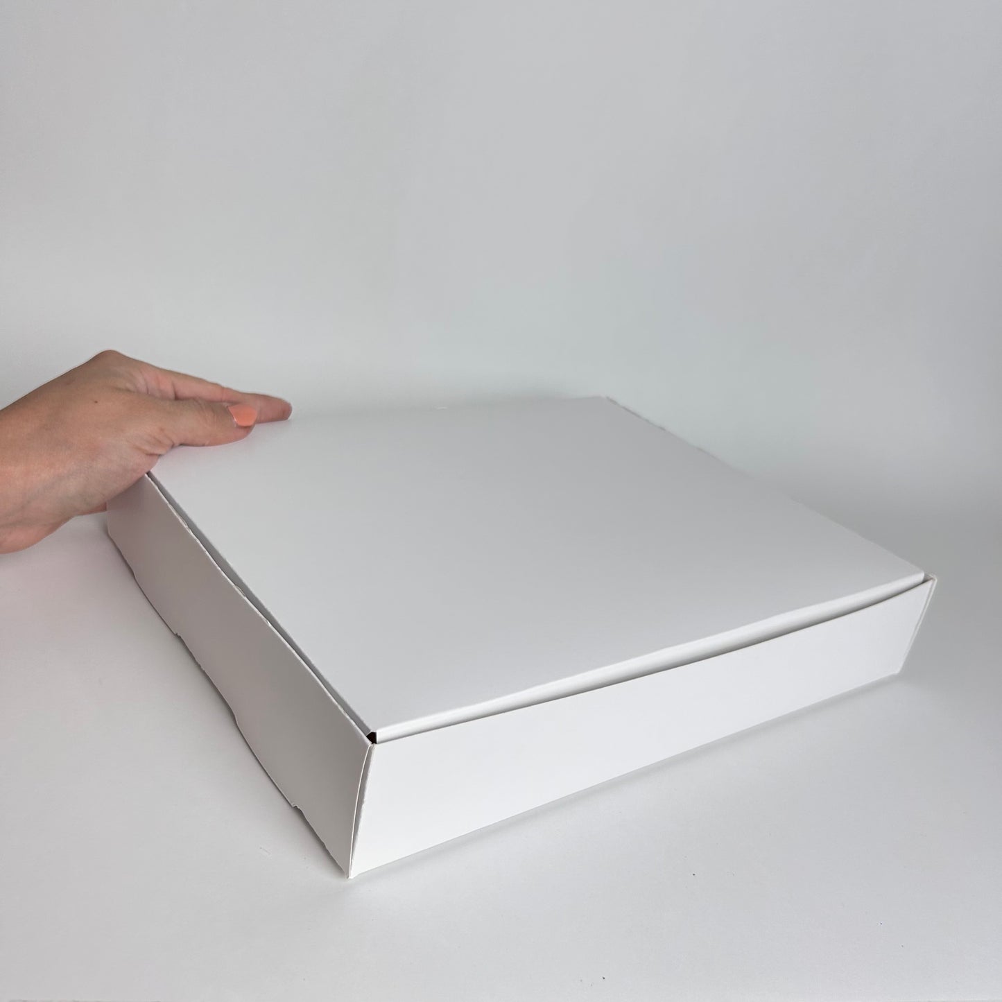Caja 28x22x5 cm Cartulina Blanca x100 uds