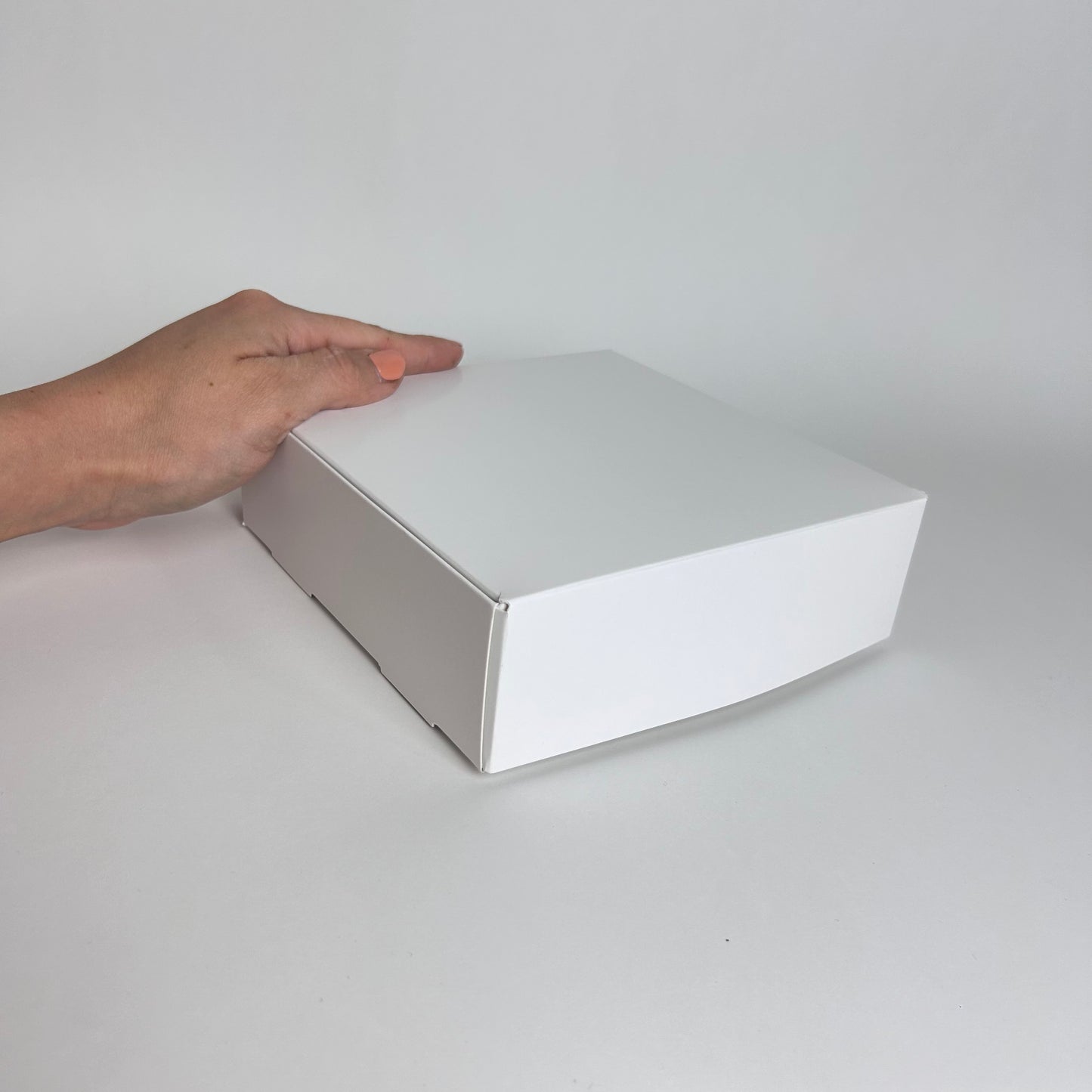 Caja 16x16x5 cm cartulina Blanca x100 unds.