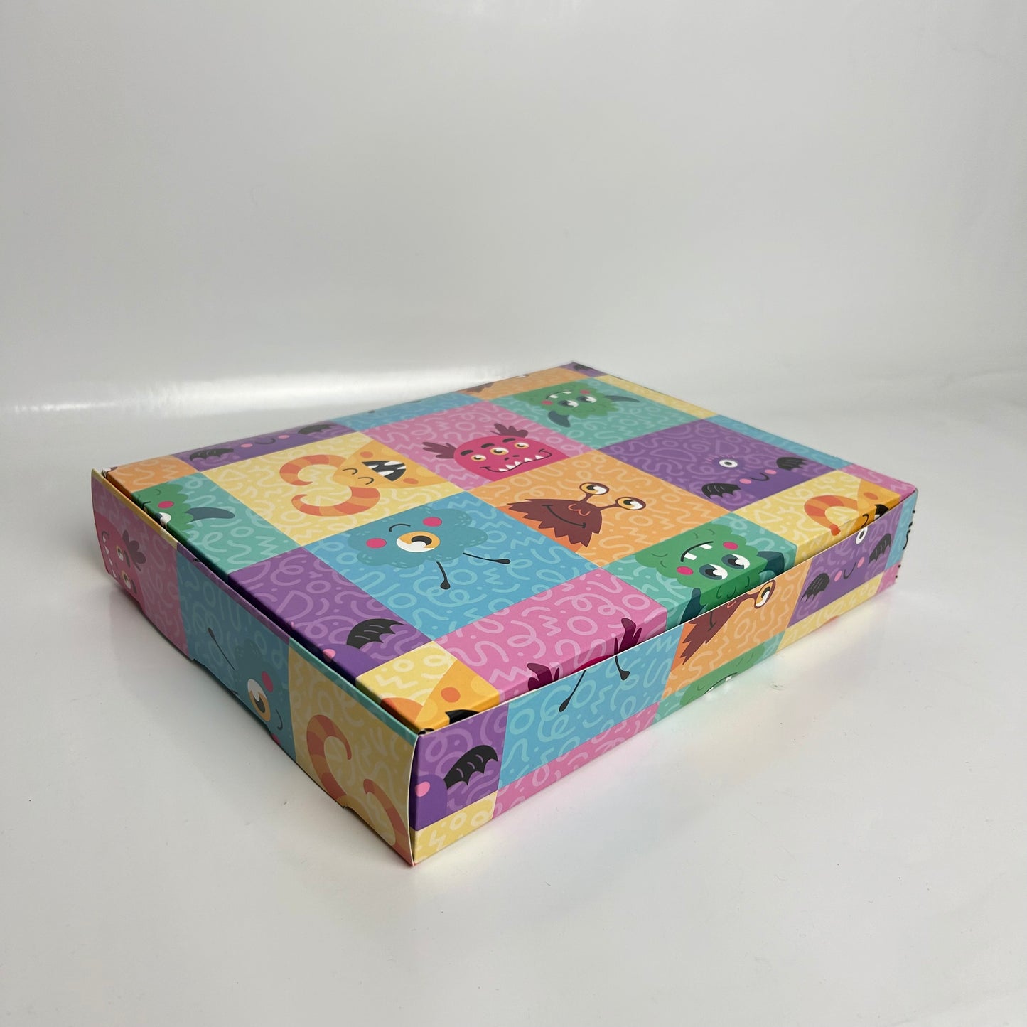 Caja 28x22x5 cm Monstruos