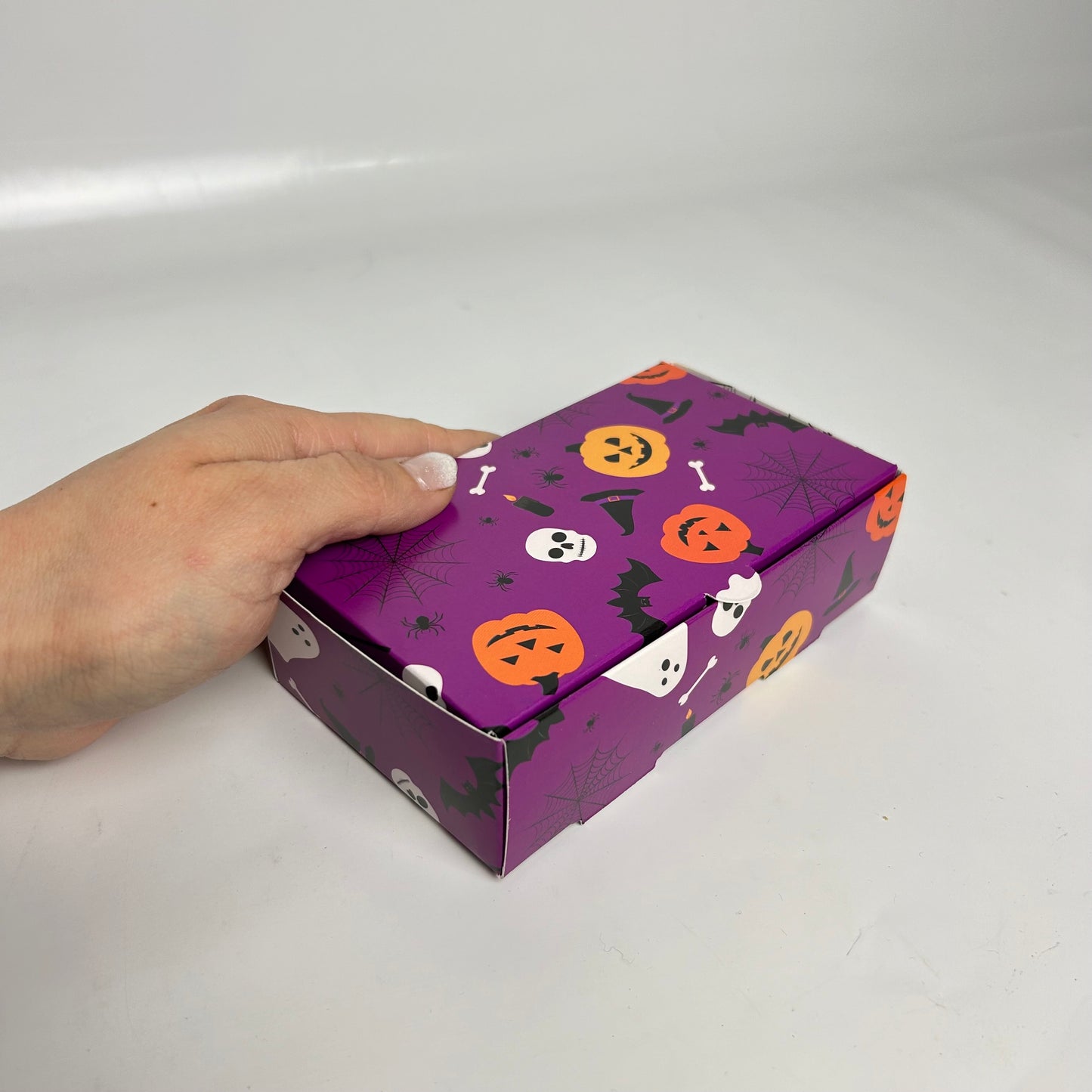 Caja 14x8x4 cm diseño Halloween Morado (2 alfajores)