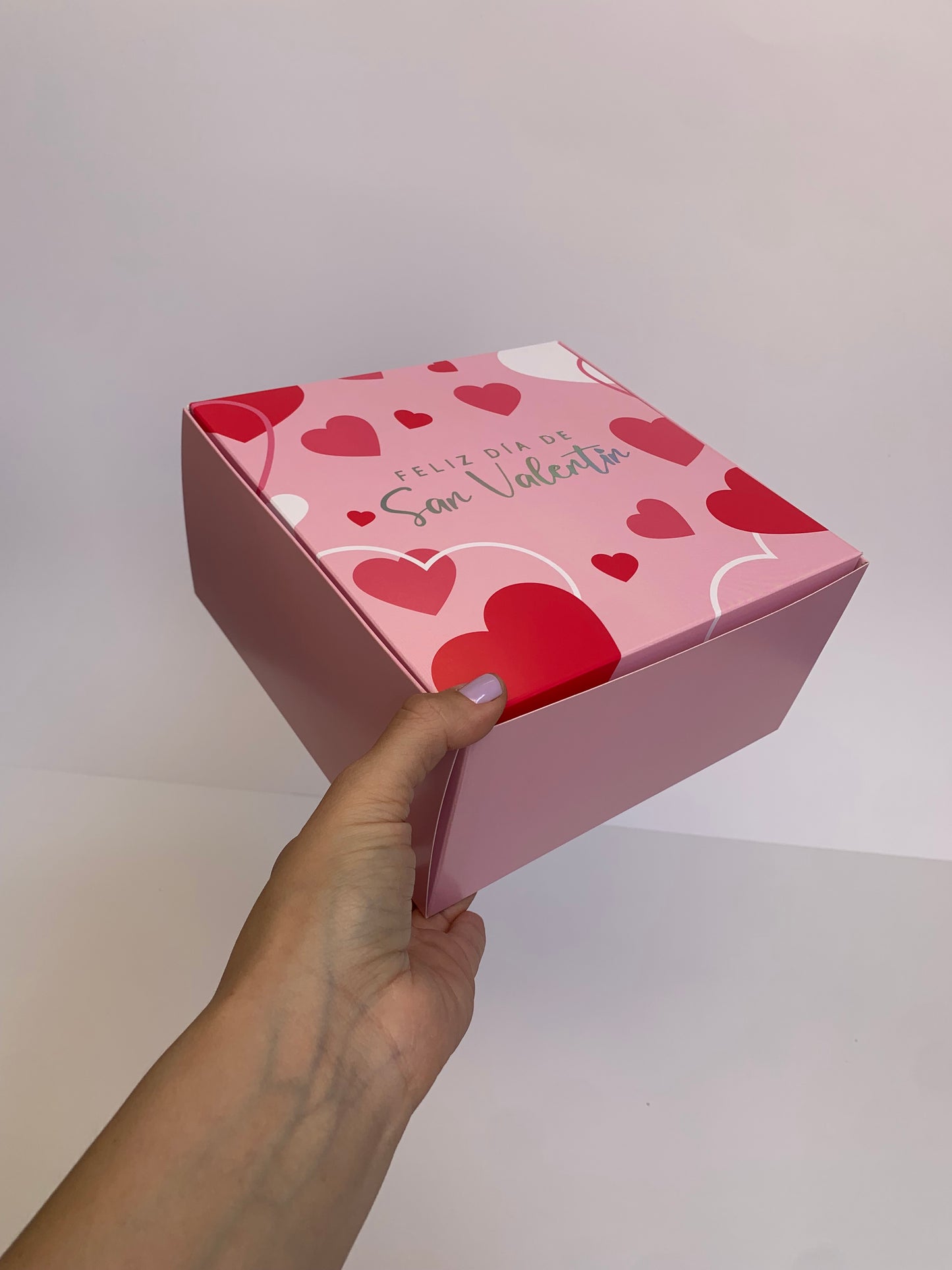 Caja 20x20x10 cm San Valentín c/ folia holográfica