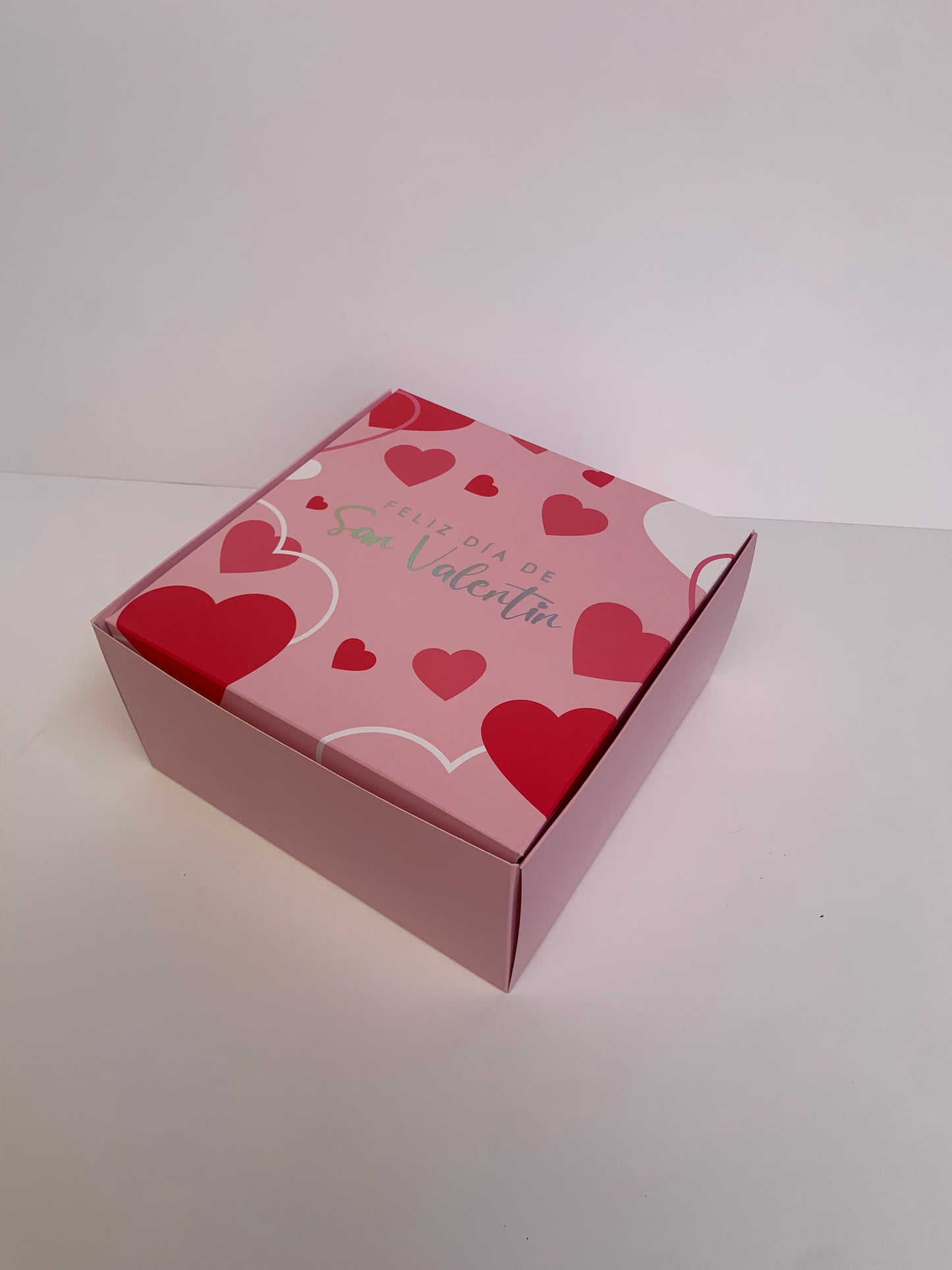 Caja 20x20x10 cm San Valentín c/ folia holográfica