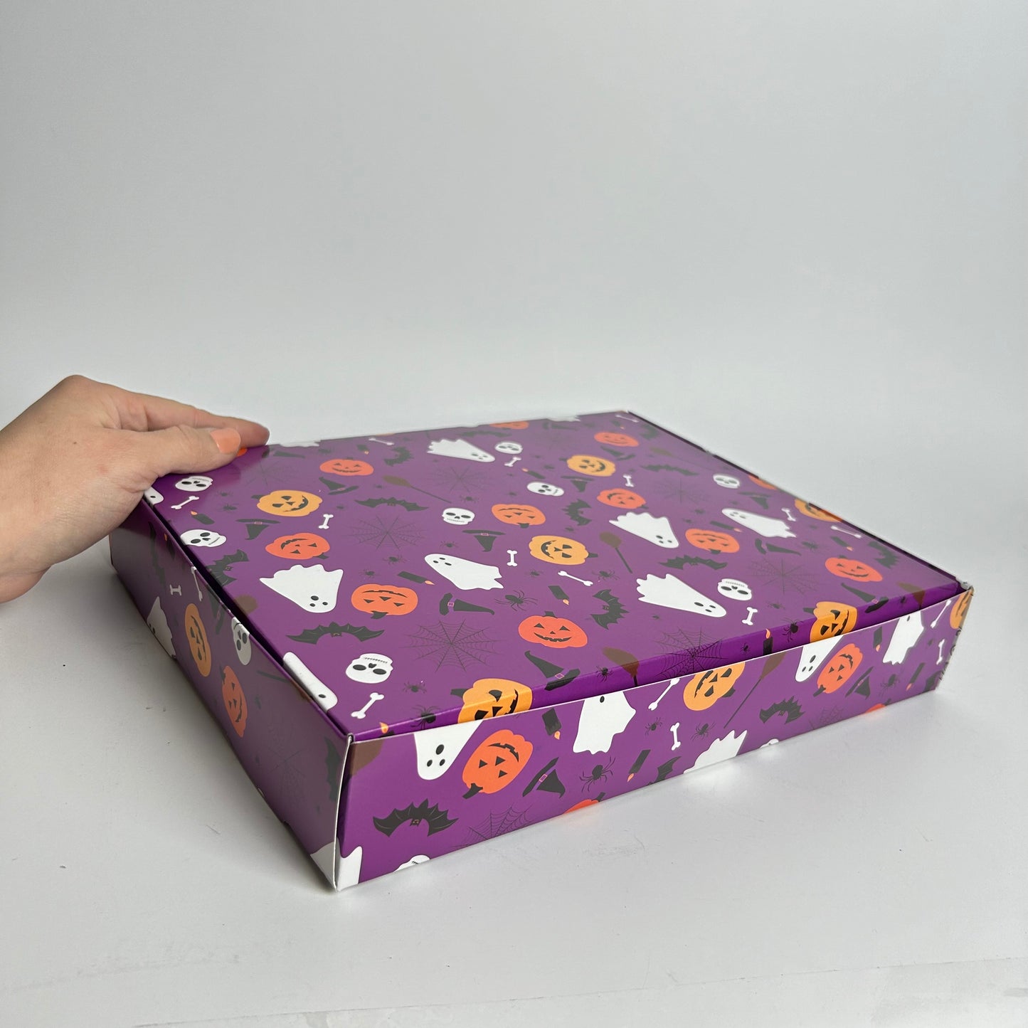 Caja 28x22x5 cm diseño Halloween Morado