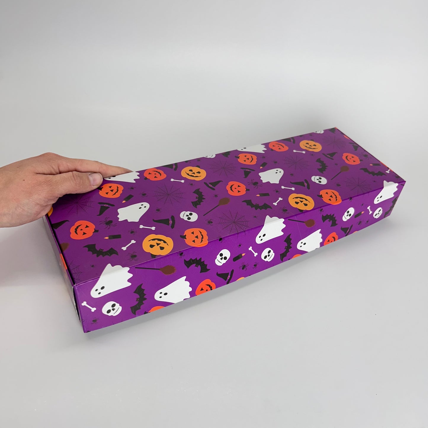 Caja Crumbl Cookies 36x12x5 cm Halloween Morado
